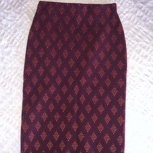 Zara skirt with elastic band. Maroon skirt